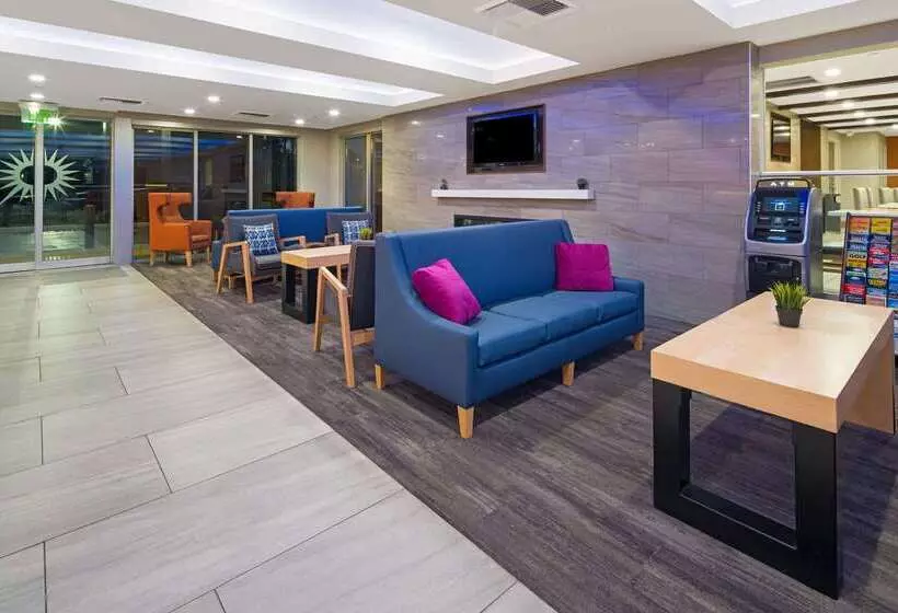 酒店 La Quinta By Wyndham Orange County Airport