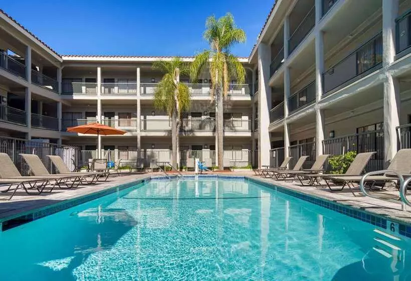 酒店 La Quinta By Wyndham Orange County Airport