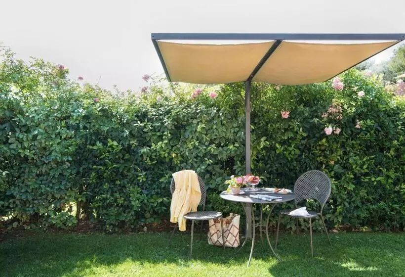 Отель Le Fontanelle