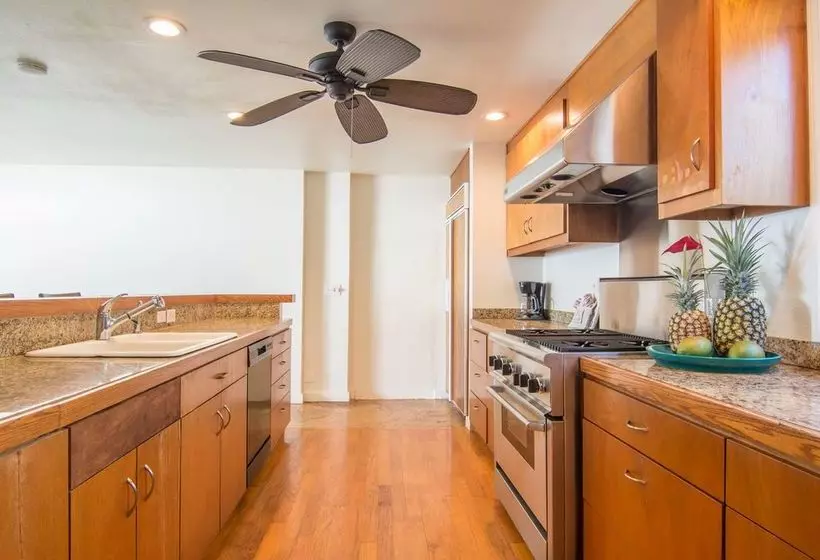 هتل The Makai Inn