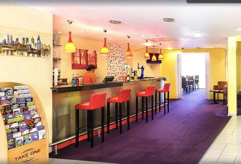 בית מלון כפרי Luton