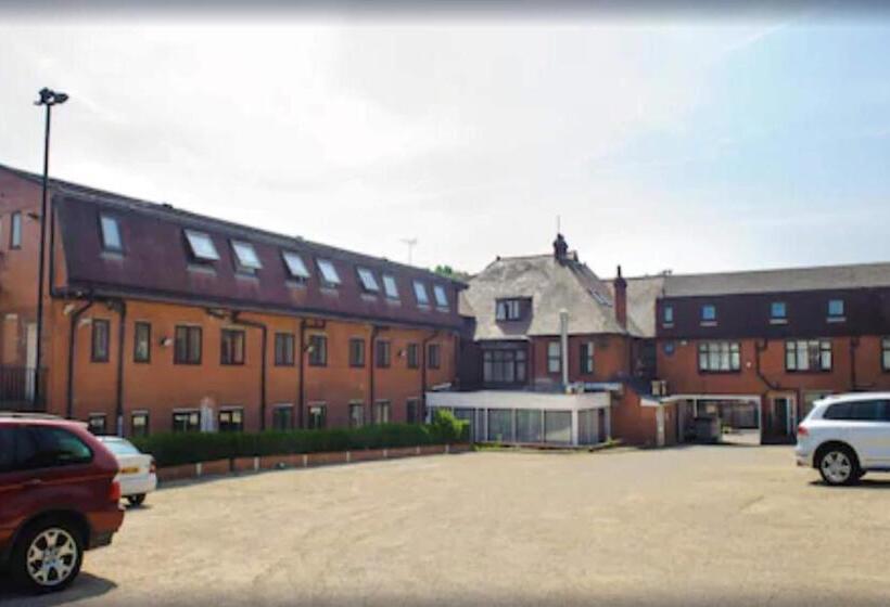 בית מלון כפרי Luton