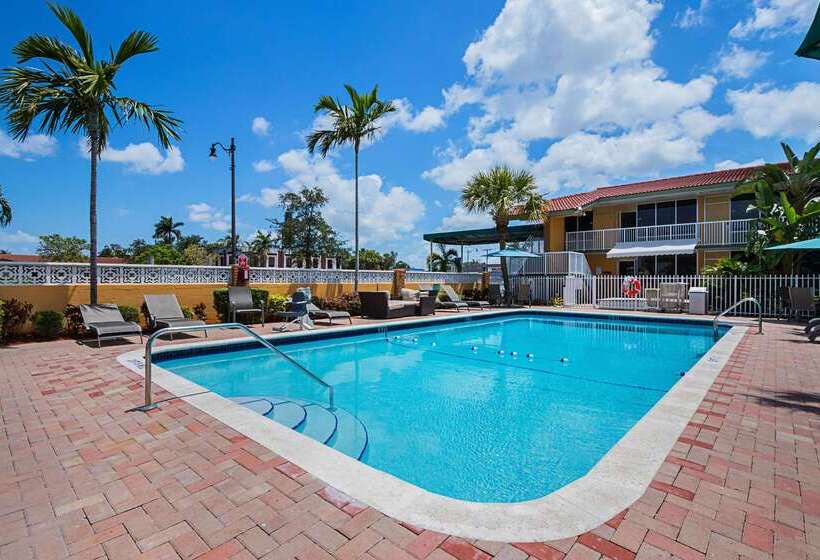 בית מלון כפרי Quality Inn & Suites Airport Cruise Port Hollywood