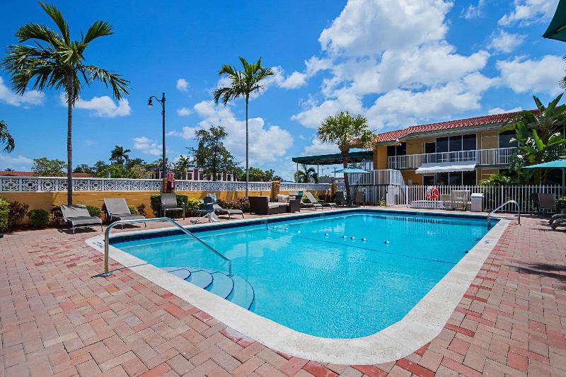 בית מלון כפרי Quality Inn & Suites Airport Cruise Port Hollywood