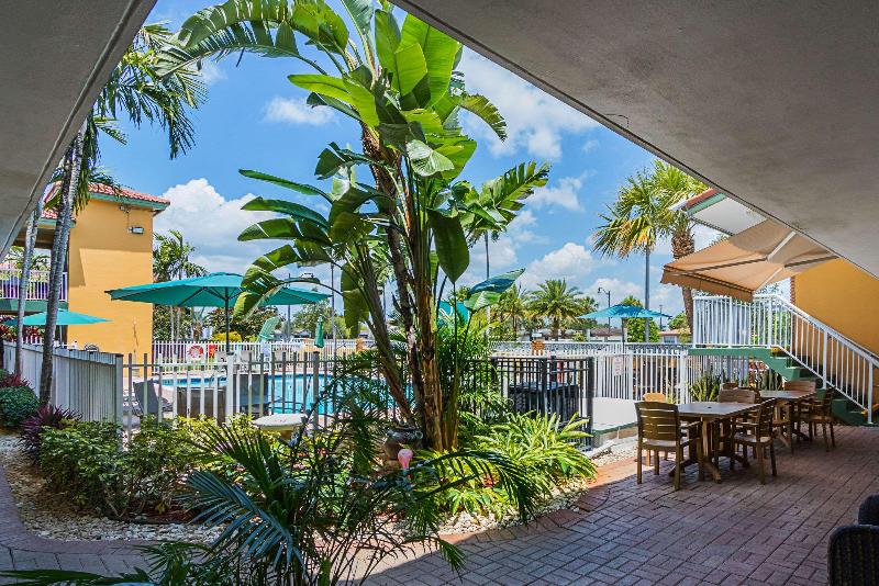 בית מלון כפרי Quality Inn & Suites Airport Cruise Port Hollywood