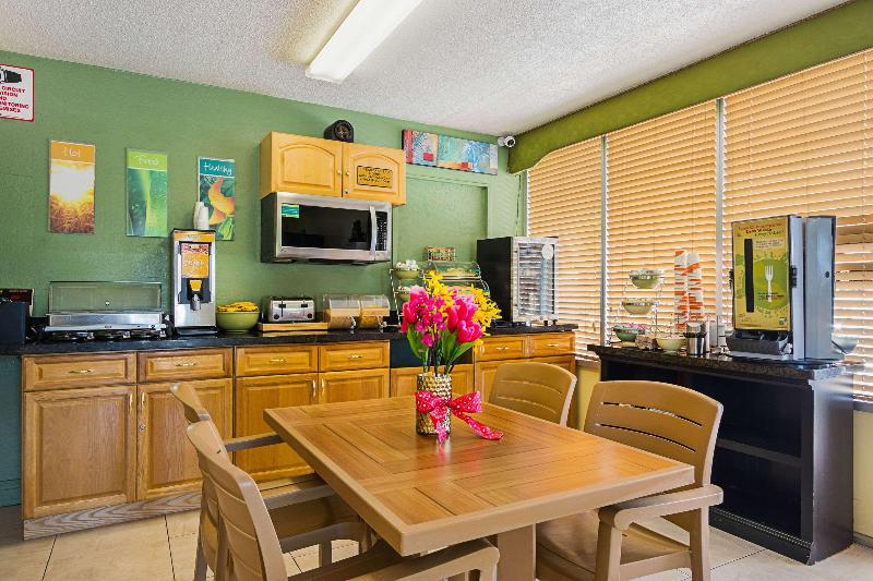 בית מלון כפרי Quality Inn & Suites Airport Cruise Port Hollywood