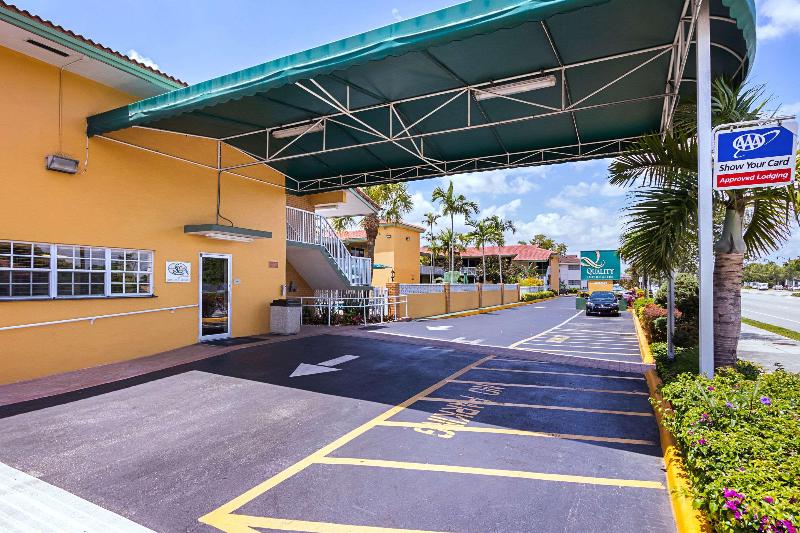 בית מלון כפרי Quality Inn & Suites Airport Cruise Port Hollywood