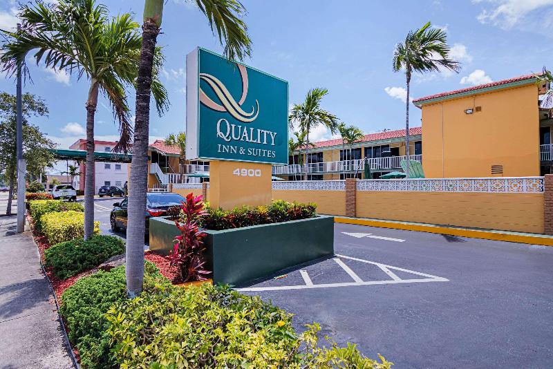 בית מלון כפרי Quality Inn & Suites Airport Cruise Port Hollywood