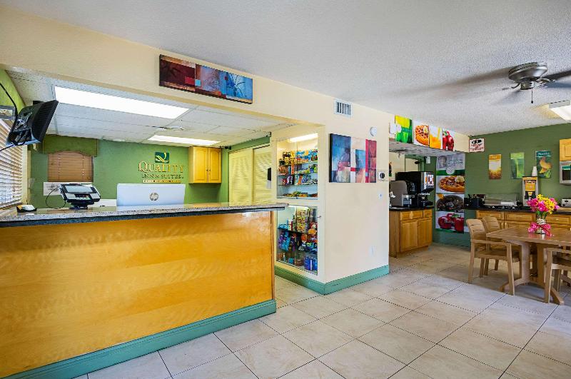 בית מלון כפרי Quality Inn & Suites Airport Cruise Port Hollywood