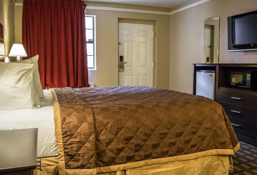 בית מלון כפרי Rodeway Inn Near Ybor City  Casino