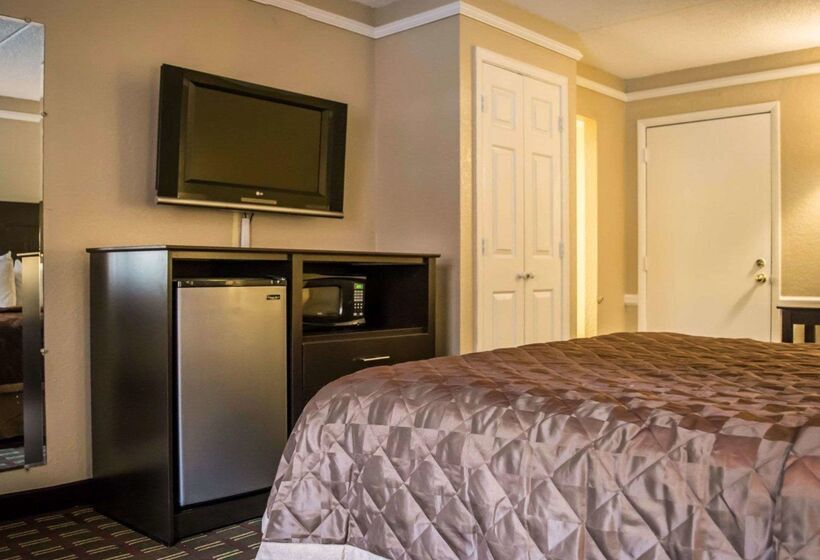 בית מלון כפרי Rodeway Inn Near Ybor City  Casino