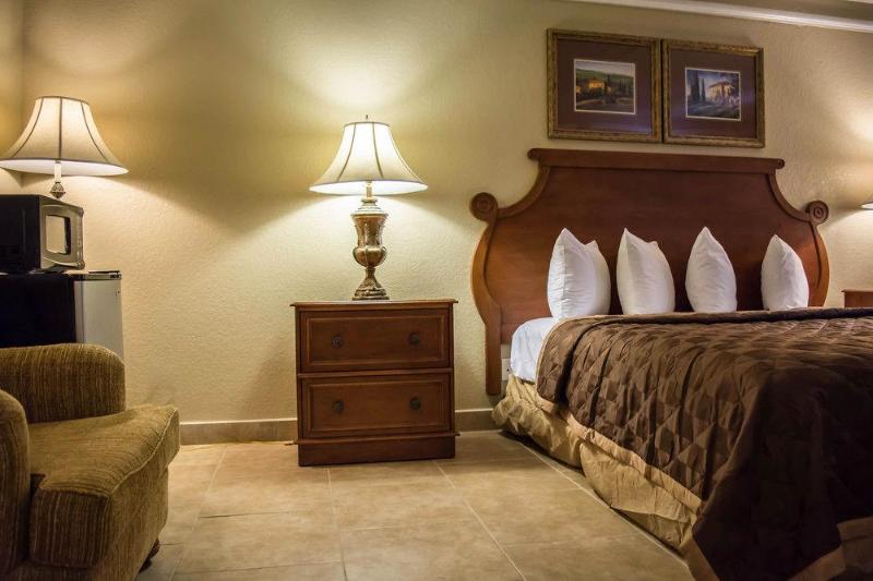 בית מלון כפרי Rodeway Inn Near Ybor City  Casino