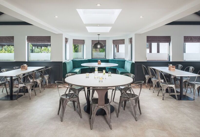 בית מלון כפרי The Willows Training Centre