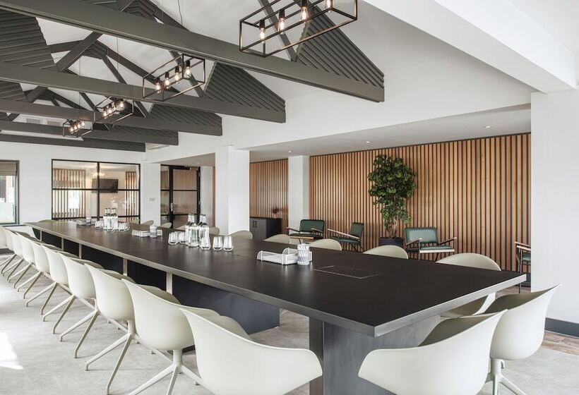 בית מלון כפרי The Willows Training Centre