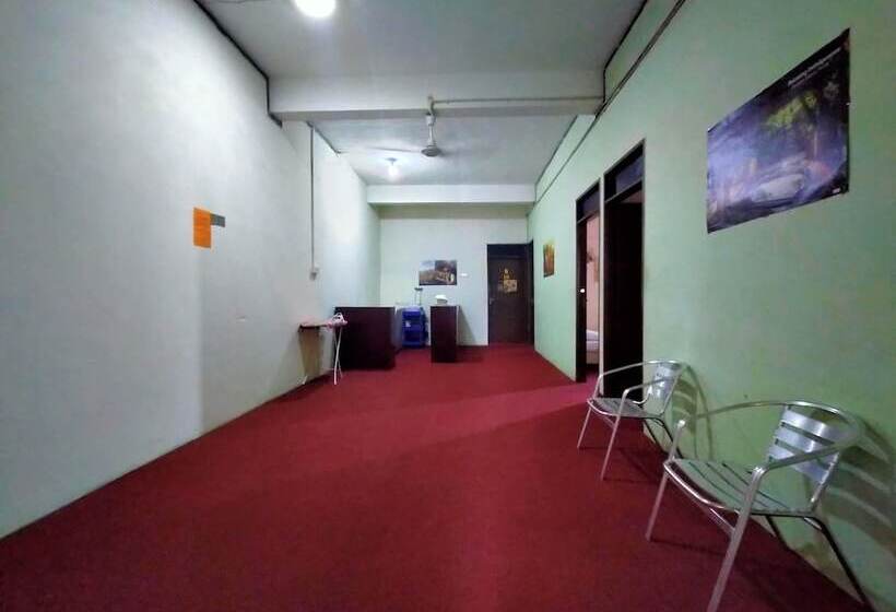 Hotell Spot On 89994 Rz Gold