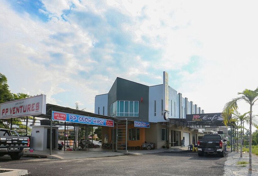 Pp Traveller's Hotel By Oyo Rooms