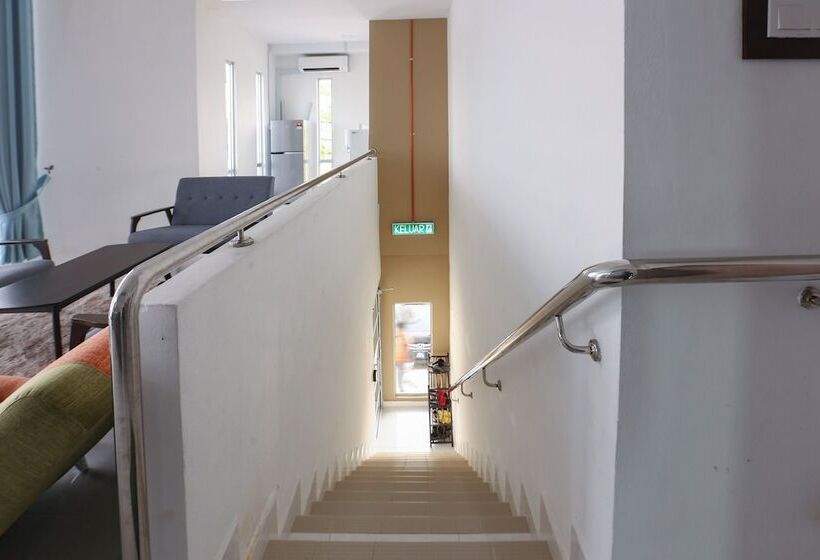 Pp Traveller's Hotel By Oyo Rooms