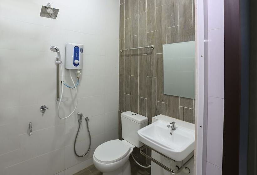 Pp Traveller's Hotel By Oyo Rooms