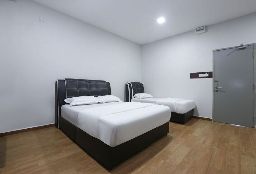 Pp Traveller's Hotel By Oyo Rooms