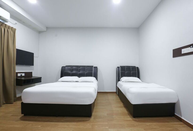 Pp Traveller's Hotel By Oyo Rooms