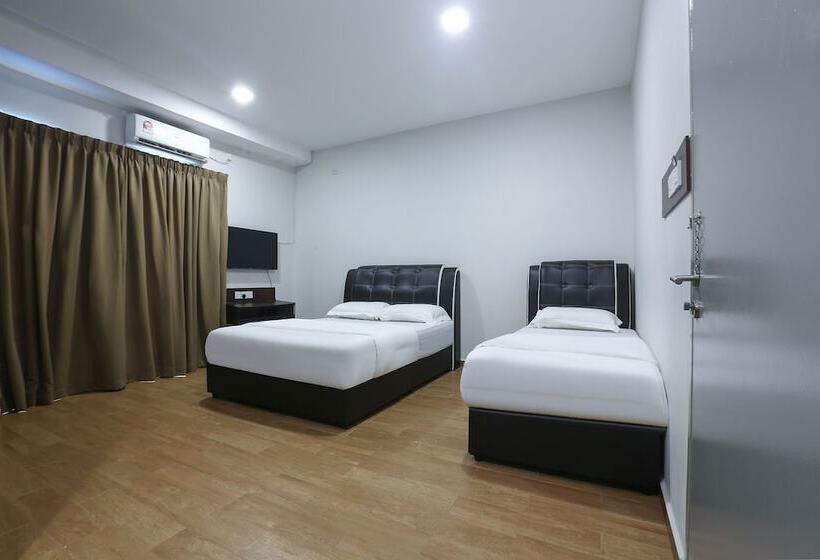 Pp Traveller's Hotel By Oyo Rooms