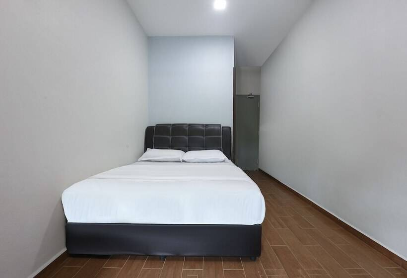 Pp Traveller's Hotel By Oyo Rooms