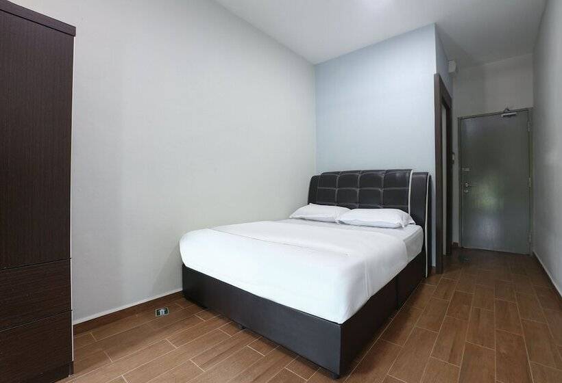 Pp Traveller's Hotel By Oyo Rooms