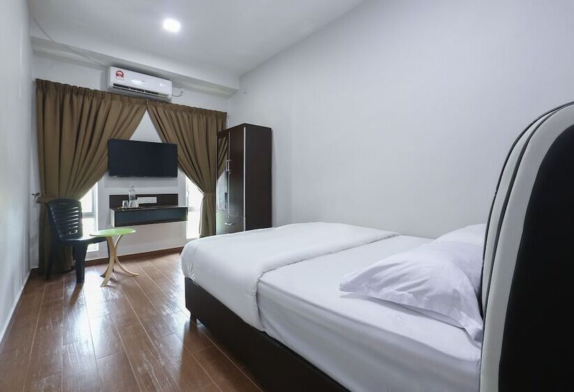 Pp Traveller's Hotel By Oyo Rooms