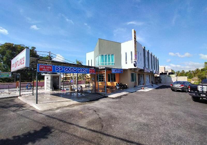 Pp Traveller's Hotel By Oyo Rooms