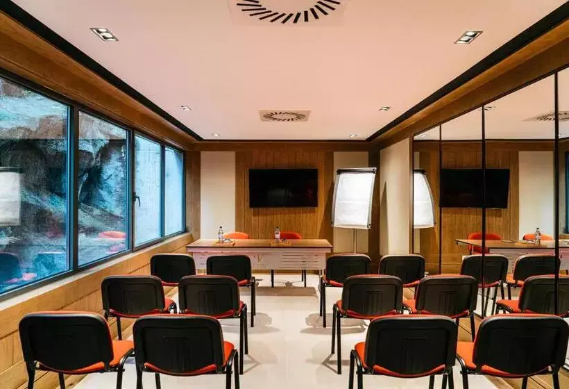 Hotelli Vincci Ponte de Ferro