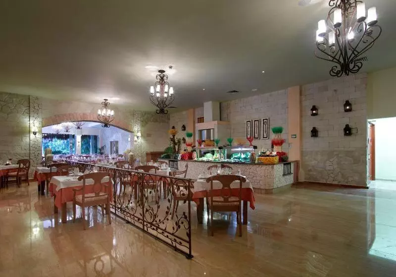 Grand Palladium Select White Sand Resort & Spa - All Inclusive