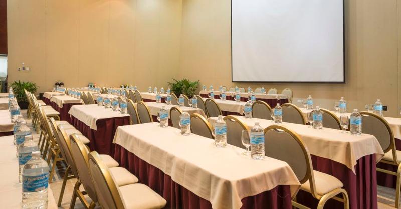 Grand Palladium Select White Sand Resort & Spa - All Inclusive