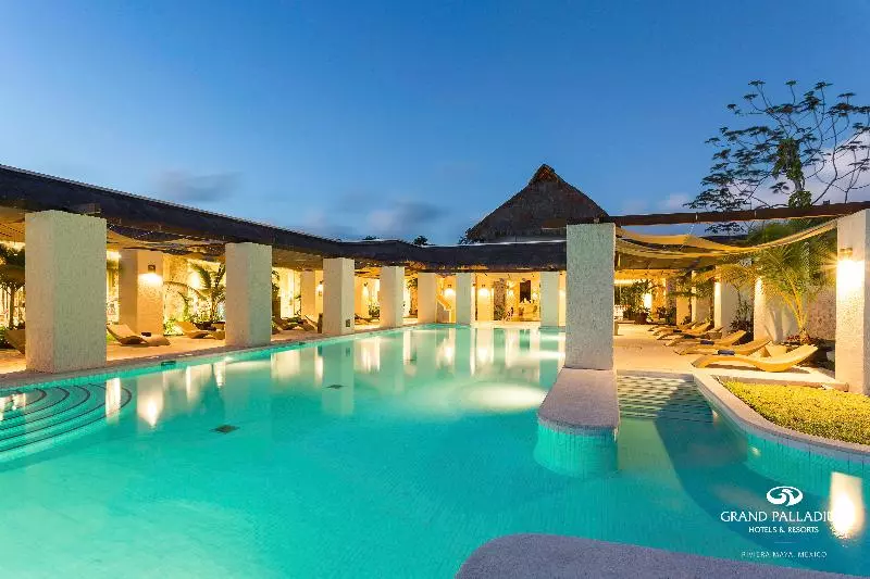 Grand Palladium Select White Sand Resort & Spa - All Inclusive