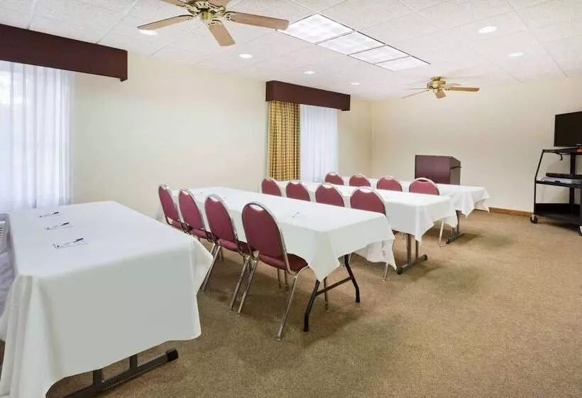 酒店 Baymont By Wyndham Rockford