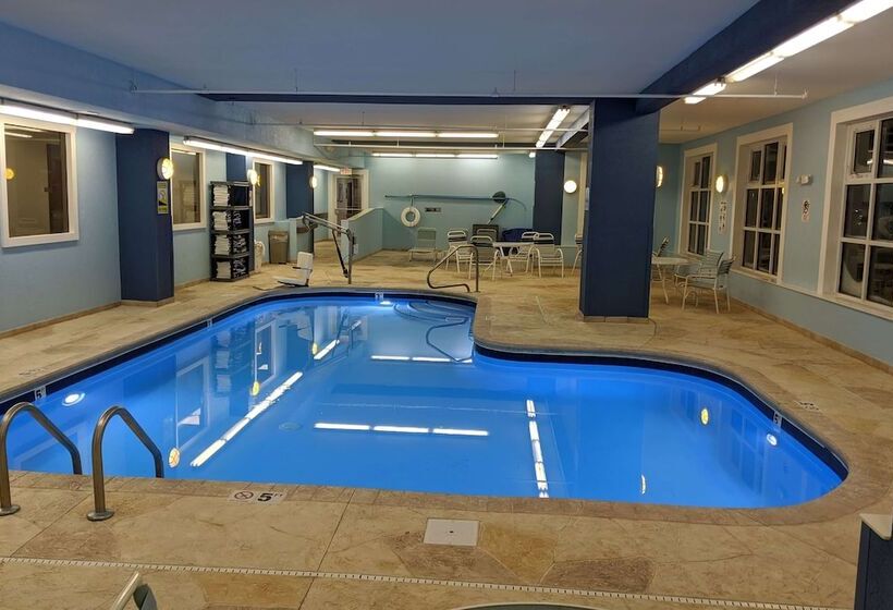 בית מלון כפרי Baymont By Wyndham Rockford