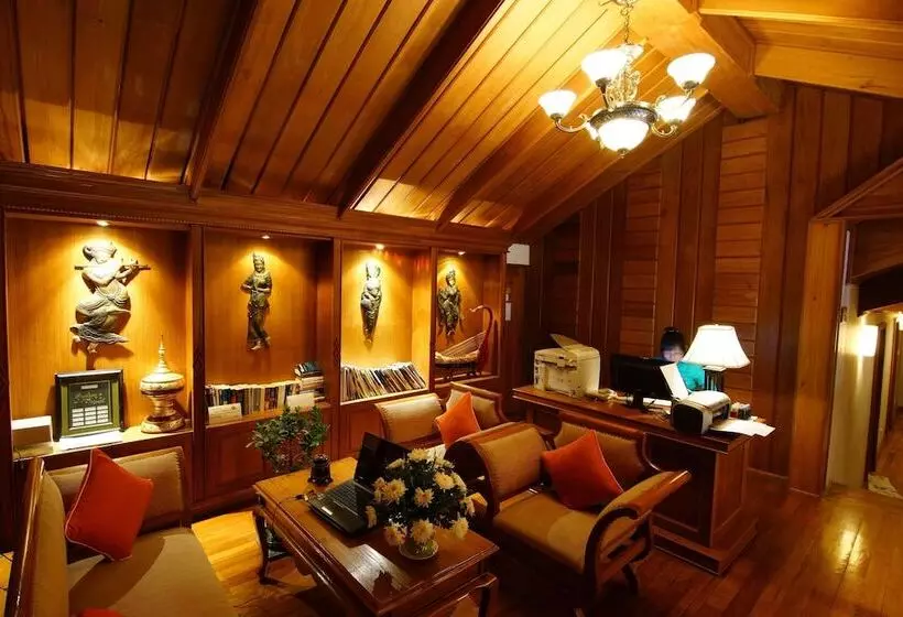 هتل By The Red Canal