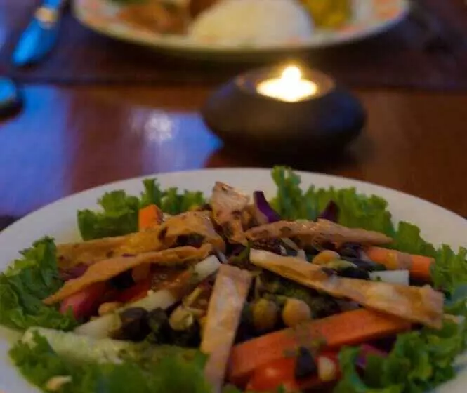 هتل By The Red Canal