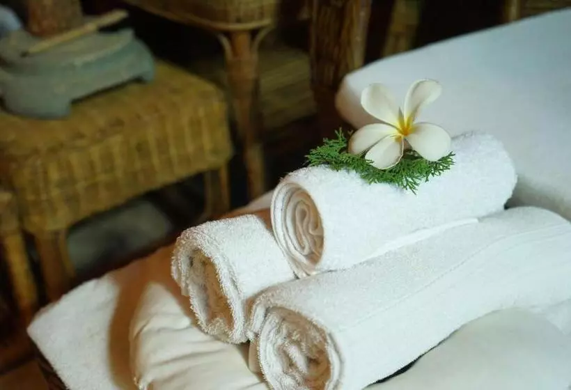 هتل By The Red Canal