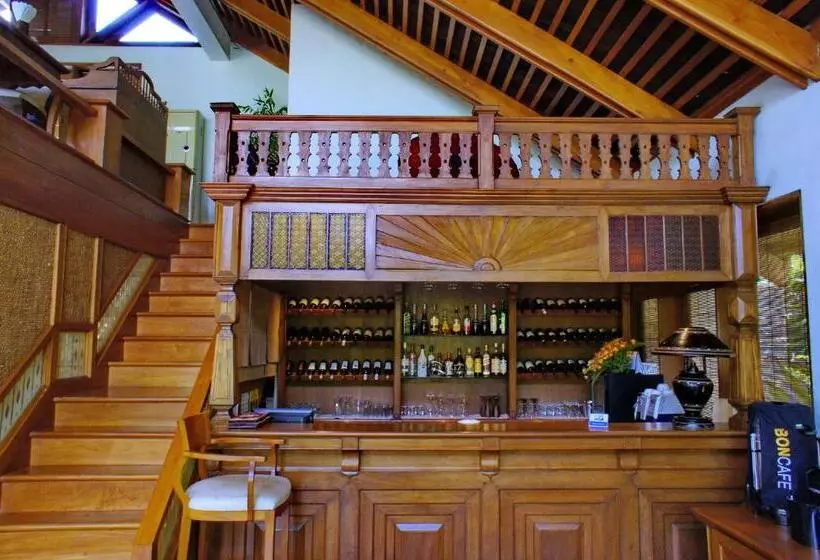 هتل By The Red Canal