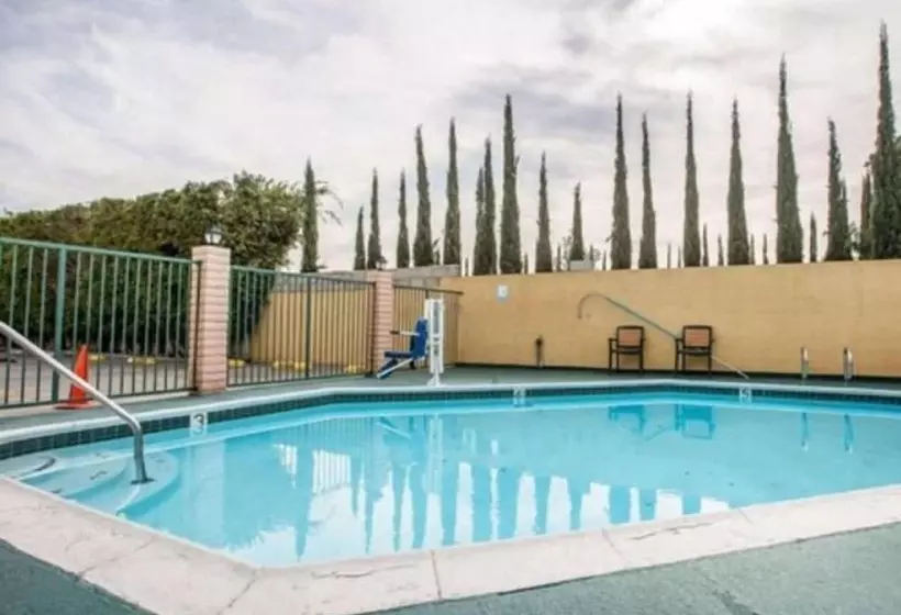 ホテル Gateway Inn Gardena