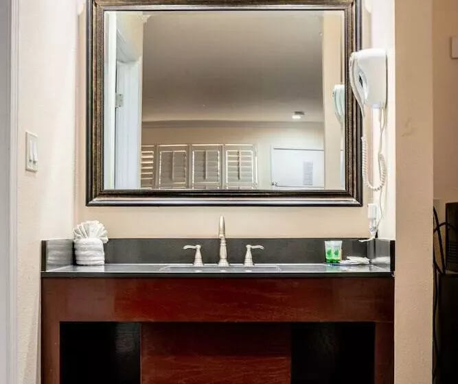 ホテル Gateway Inn Gardena