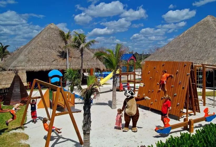 Grand Palladium Select White Sand Resort & Spa - All Inclusive