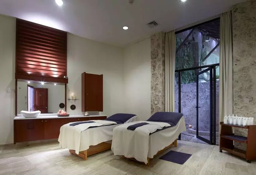 Grand Palladium Select White Sand Resort & Spa - All Inclusive