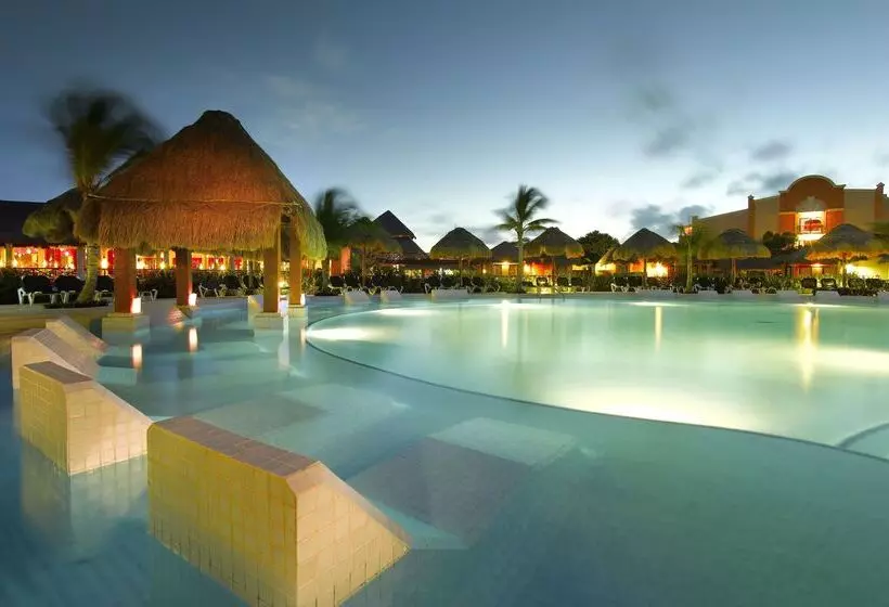 Grand Palladium Select White Sand Resort & Spa - All Inclusive