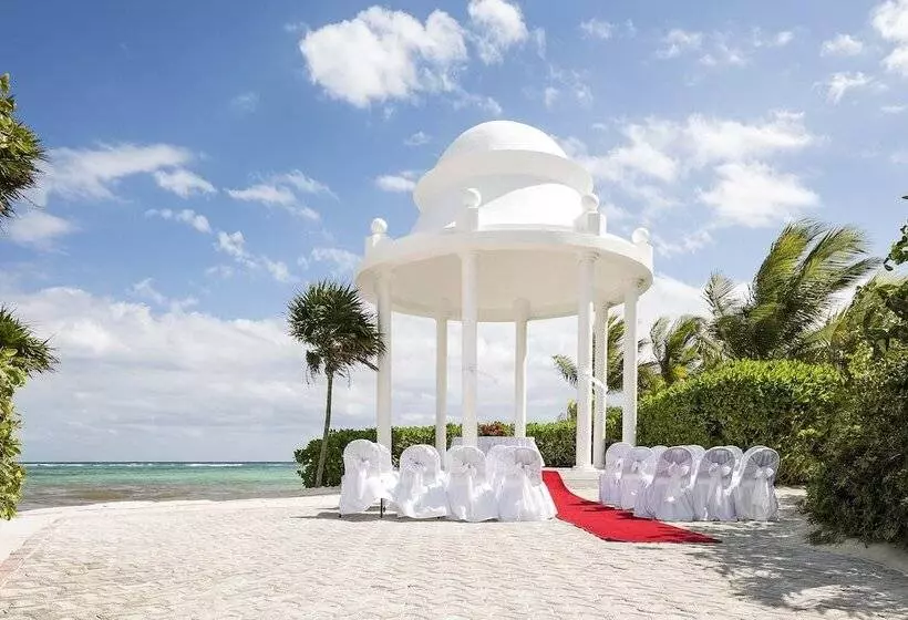 Grand Palladium Select White Sand Resort & Spa - All Inclusive