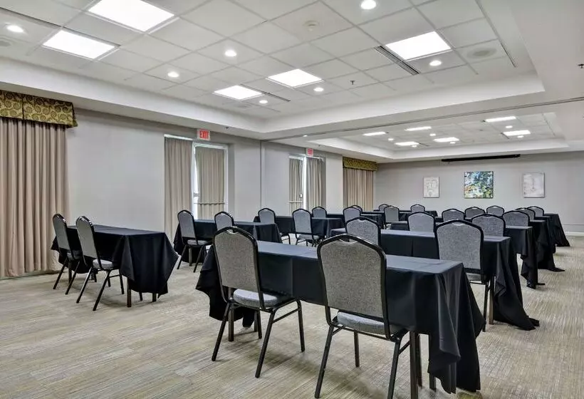 هتل Hilton Garden Inn Green Bay