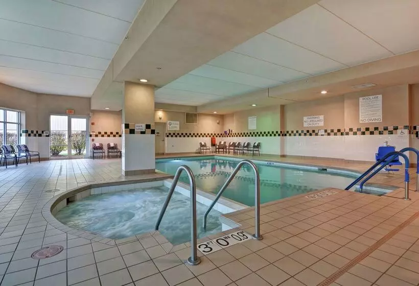 هتل Hilton Garden Inn Green Bay