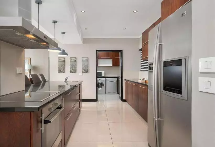 בית מלון כפרי Icon Luxury Apartments