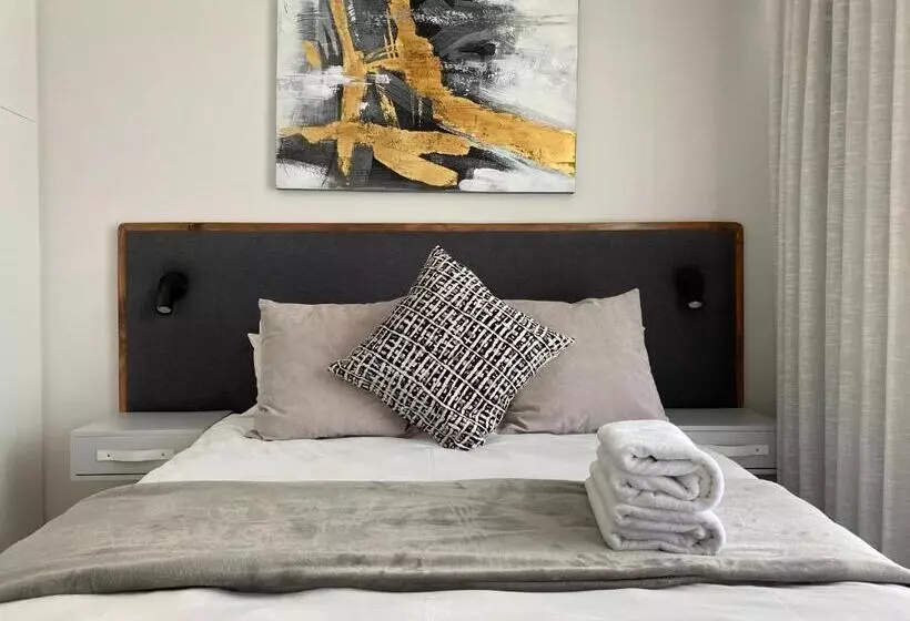 בית מלון כפרי Icon Luxury Apartments