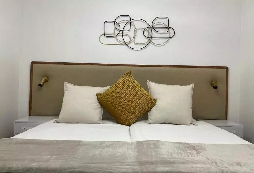 בית מלון כפרי Icon Luxury Apartments